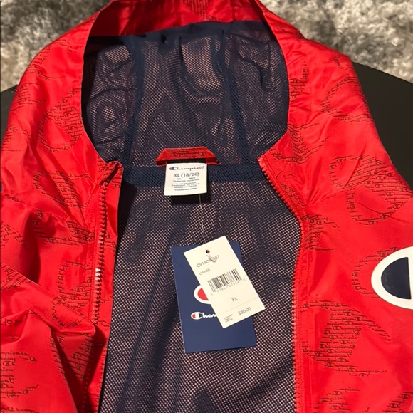 Red Champion Windbreaker Jacket Size Boys: (18-20) - Picture 4 of 5
